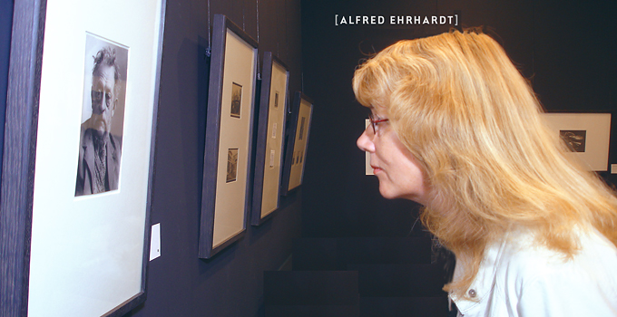 Ausstellungsbesucherin